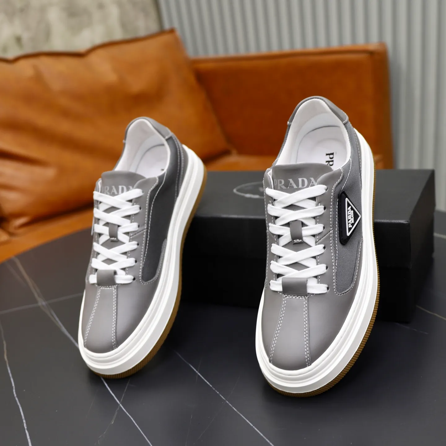Ex-factory price: 440💰🙅‍♂️🙅‍♂️🙅‍♂️ Brand: PRADA Standard code: 38–44 (45 can be customized) Grade: Same as the official website Material: Original cowhide fabric Comfortable pigskin lining Lightweight wear-resistant outsole Style category: Men's fashionable casual shoes and boots Running sports shoes Distinguished luxury brand elements Top luxury Color: actual picture color